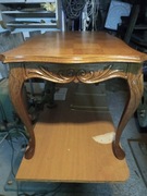 Stolik retro w kolorze rustykalnym po renowacji