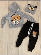 Dres dzieciecy moschino na lekkim polaru 92-98cm