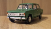 Polski Fiat 125p skala 1:43 + gablota i gazeta