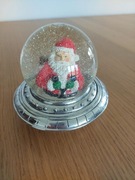 Dekoracja świąteczna Mikołaj w statku kosmicznym śnieżna kula