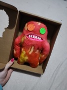 Czerwona maskotka ugly funny monster fuggler dla dzieci 