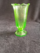 Wazon art déko lata 30. XX wieku szkło uranowe 