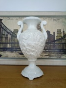 Antyczny wazon porcelanowy Blanc de Chine – styl rokokowy