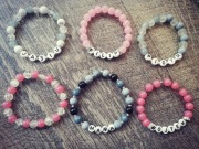 Bransoletki z imionami 