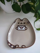 Pusheen - talerzyk ceramiczny (Pusheen z listem)