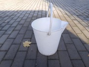 Wiadro plastikowe wiaderko białe z lejkiem dziubkiem uchwyt 10l PRL