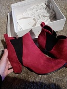 Czerwone buty na obcasie 