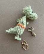 Smok zrobiony na szydełku breloczek