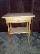 Stolik z drewna sosnowego 