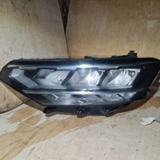 Lampa lewa passat b8 full led lekko uszkodzona !