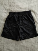 Czarne sportowe krótkie spodenki szorty w paski 134 140 jak nowe