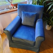 Wygodny fotel klubowy. Materiał z UK