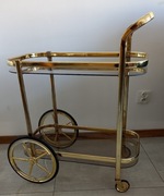 Mobilny stylizowany barek na kółkach 