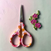 Zestaw hafciarki: magnes do igieł + mini nożyczki- haft, rękodzieło