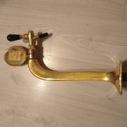 Kolumna do nalewania piwa barowa.