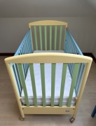 Łóżeczko dziecięce PALI (Włochy) | Solidne | Na kółkach + Materac