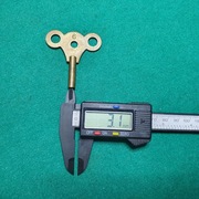 Stary klucz do mechanizmu zegara