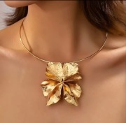 Kwiat naszyjnik obroża 