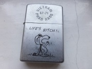 Zapalniczka Zippo Wietnam Replika US Army Life's Bitch Snoopy