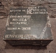 Stara rosyjska skrzynia wojskowa na radiostacje R-105M