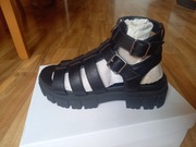 Catwalk sandały rzymianki czarne 39 za kostkę masywne na platformie