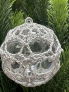 Bombka szydełkowa - rękodzieło-srebrny