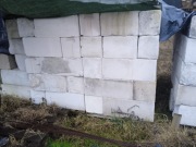 Pustak suporex z rozbiórki oraz silikat kwadratowy Cegła biała dachówka