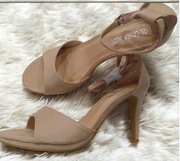 Sandały zamszowe beżowe czółenka szpilki 