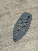 Gadżet Samochodowy 3D – Brelok „VROOM VROOM”