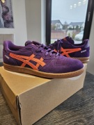 Nowe ASICS Skyhand OG – rozmiar 42