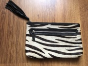 Jones skórzana torebka kopertówka w zebrę