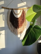 Makrama wiszaca boho na drewnianym kijku ecru braz