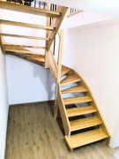 Schody drewniane samonośne okładkowe, zabiegowe,barierki 