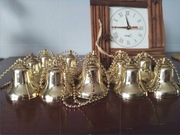 DZWONKI ZŁOTE DUŻE 14 szt. na łańcuchu z koralików. STAN: bardzo dobry