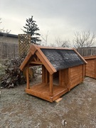 Buda dla psa ocieplana ,z tarasem,przedsionkiem, z otwieranym dachem