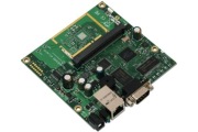 Router Mikrotik Routerboard RB751u-2hnd oraz RB411 z kartą i anteną.