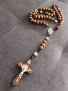 Drewniany różaniec na sznurku – duże korale 10mm