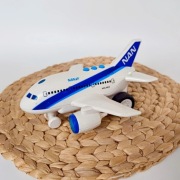 Samolot zabawka jeździ świeci wydaje dźwięki interaktywny