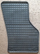 Oryginalny dywanik gumowy Skoda SuperB - pr. przód