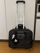 Guess czarna walizka na kółkach torba podróżna biznesowa oryginalna