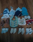 Dodatki dla chłopca 0-6 m czapki, skarpetki, śliniaki