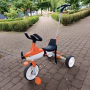 Rower rowerek Disney trójkołowy z rączką dla dziecka 