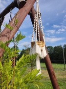 Kwietnik makramowy w stylu Boho z koszykiem