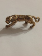 Figurka metalowa tygrys wysokość 1,5 cm długość 4,5 cm