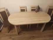 Stół z krzesłami 