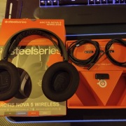 SŁUCHAWKI BEZPRZEWODOWE STEELSERIES ARCTIS NOVA 5 BT/2,4 GHZ stan idealny