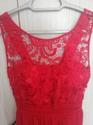 Długa czerwona suknia