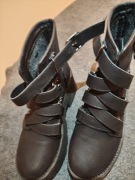 Botki na podwyższeniu 