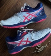 Buty sportowe damskie halówki wygodne Asics granat róż wygodne 40/25,5cm