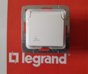 Gniazdo pojedyncze IP44 LEGRAND CARIVA białe - nowe